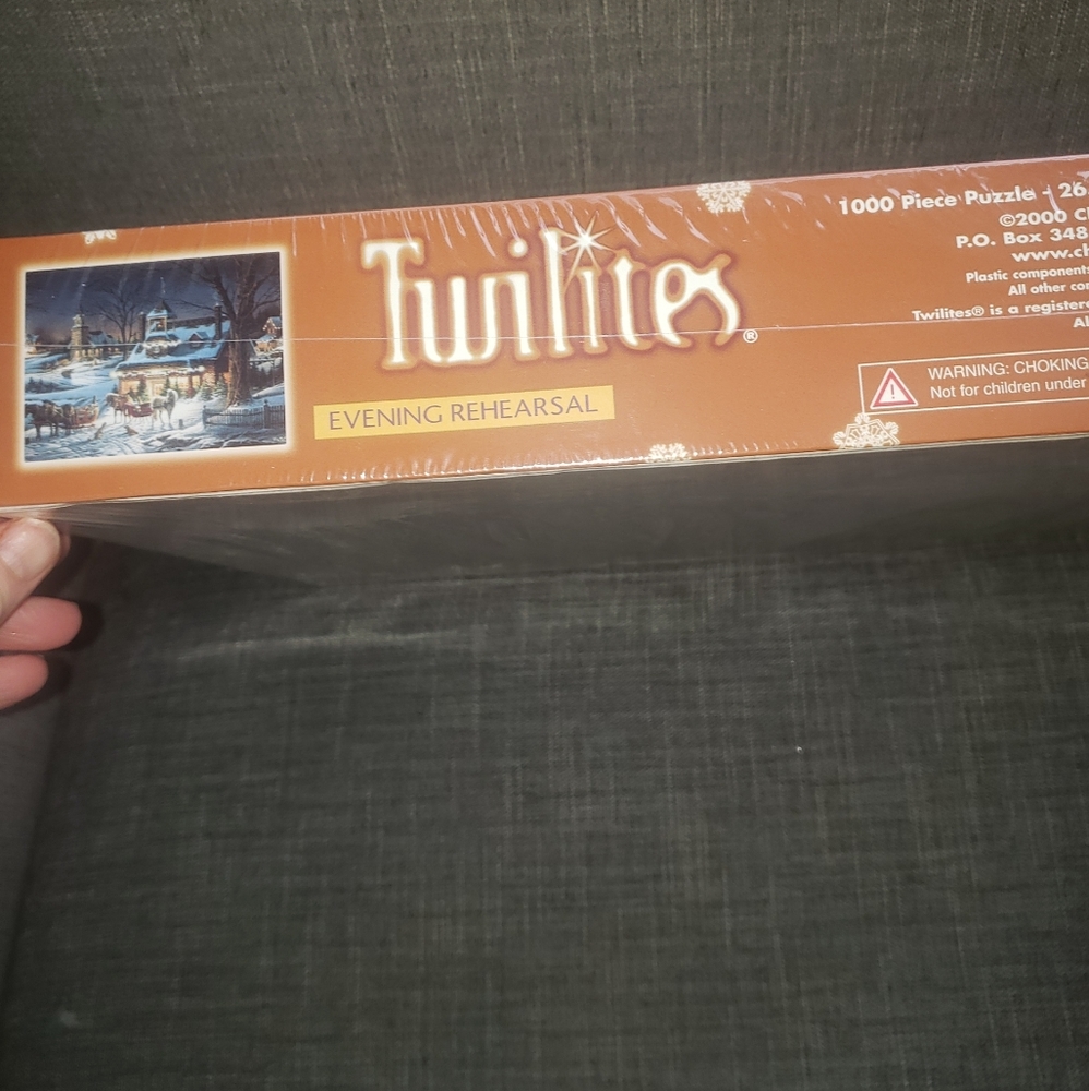 Twilities 1000 piece framed lighted puzzle sealed - Picture 3 of 4
